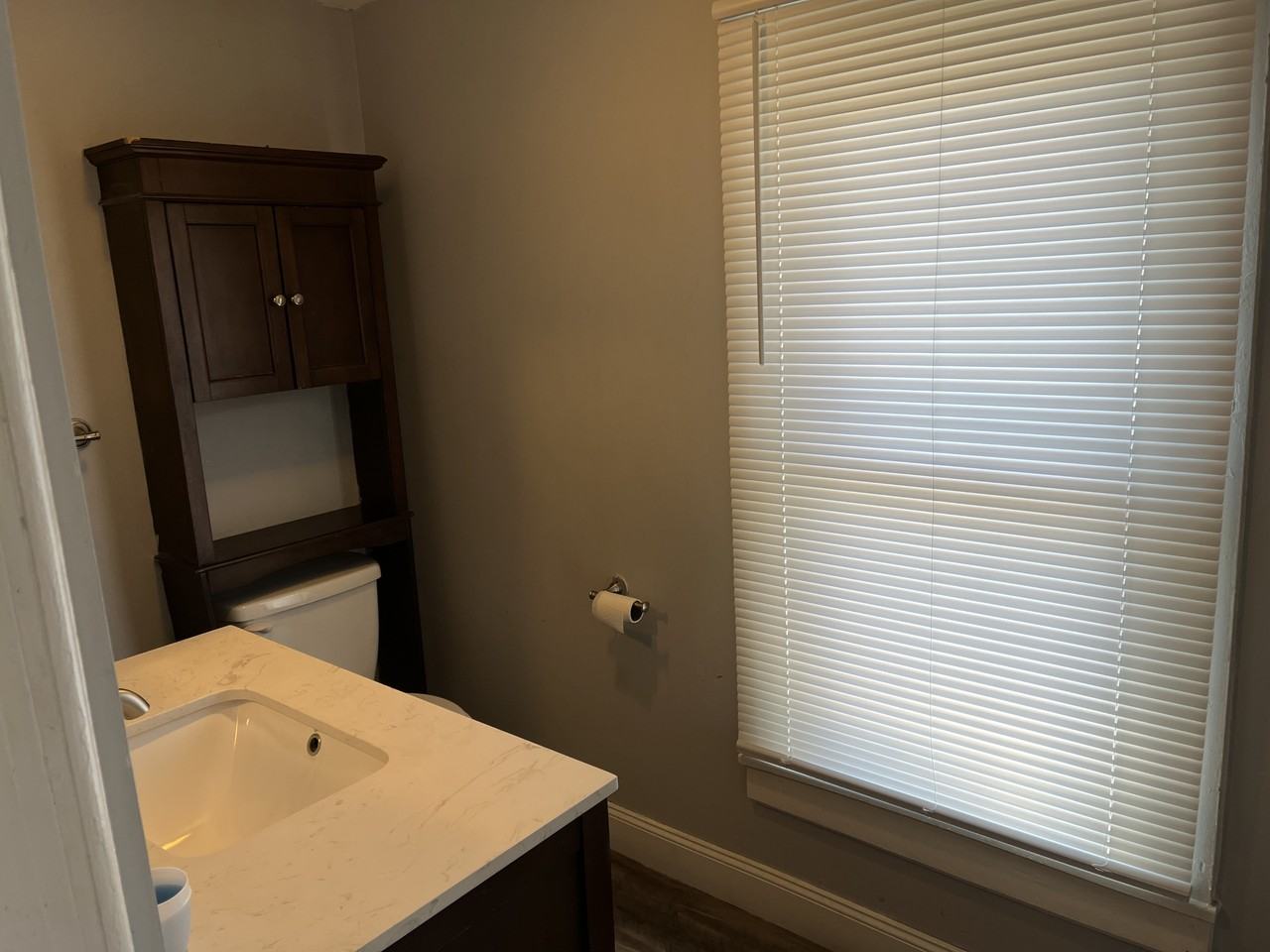 124 W Mark St - Photo 6 of 12