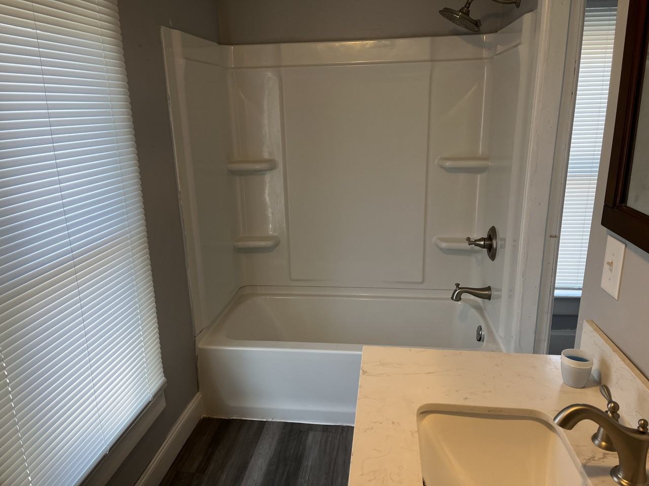 124 W Mark St - Photo 7 of 12