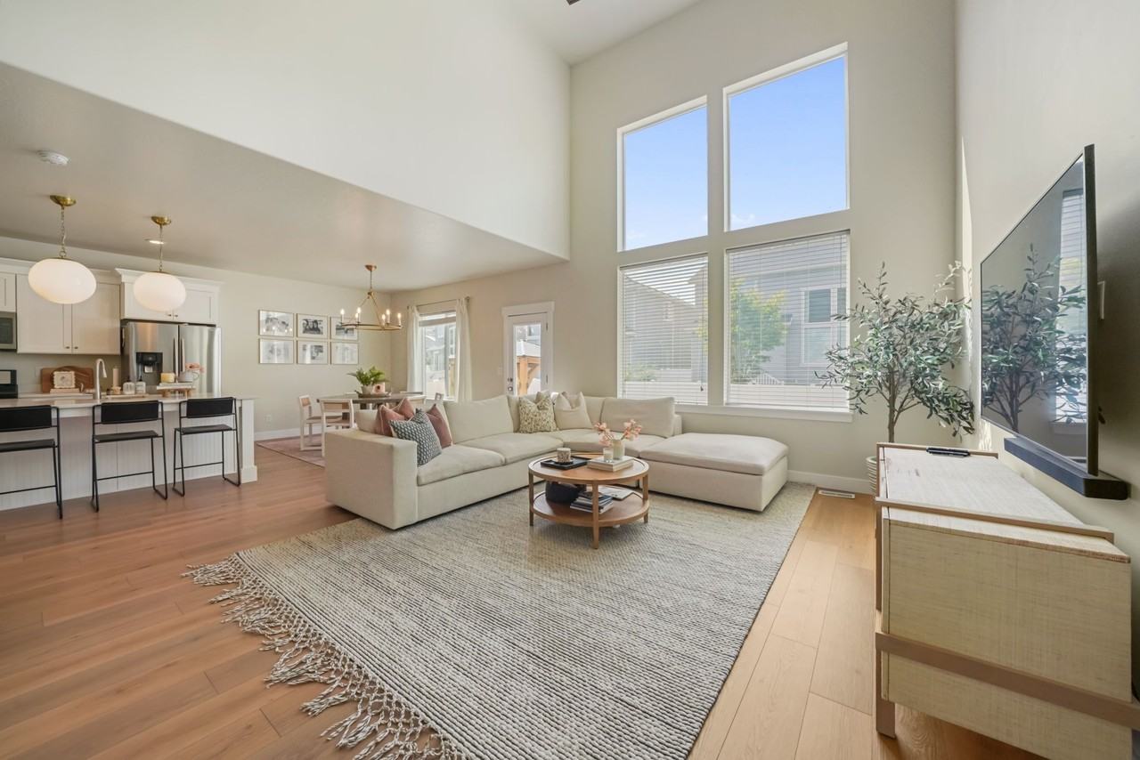 965 W Rutledge Rd - Photo 2 of 18