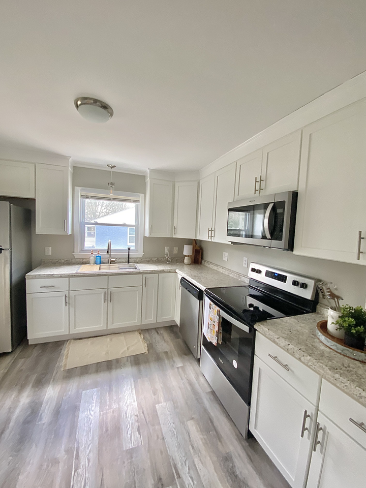 2702 Summit Ave - Photo 6 of 13