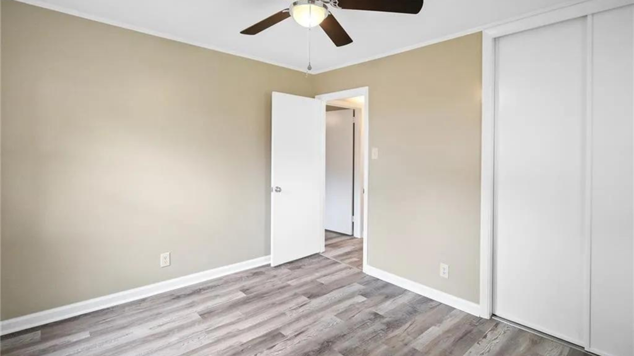 2702 Summit Ave - Photo 7 of 13