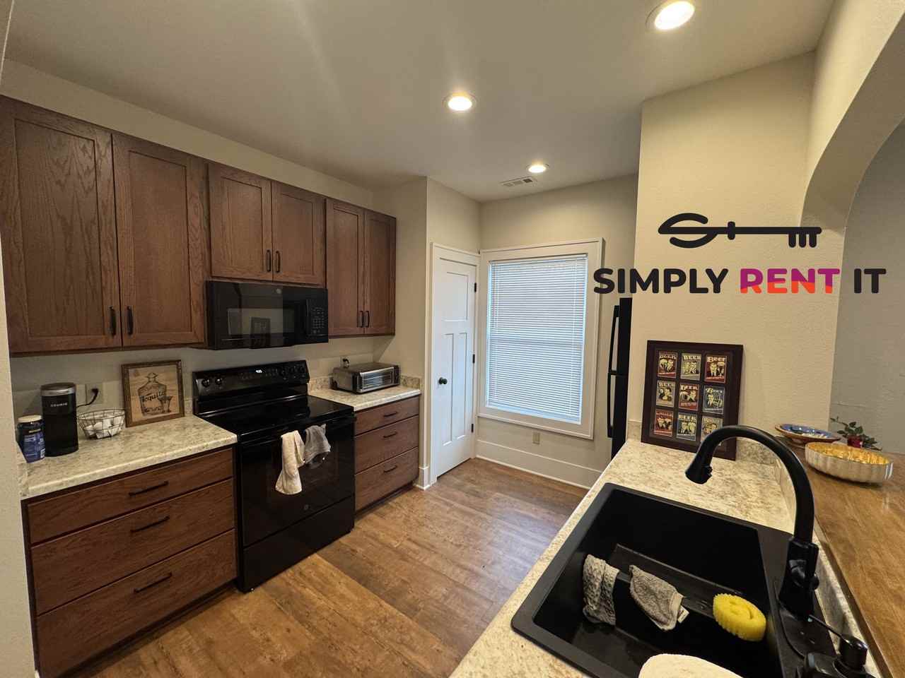 3226 West St - Photo 4 of 18