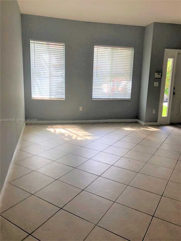 8209 Sw 25th Ct - Photo 4 of 36