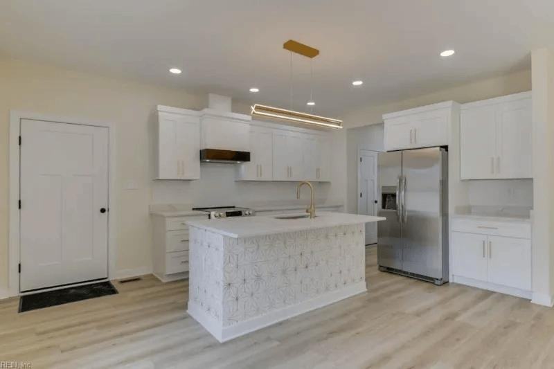 1326 24th St - Photo 2 of 9