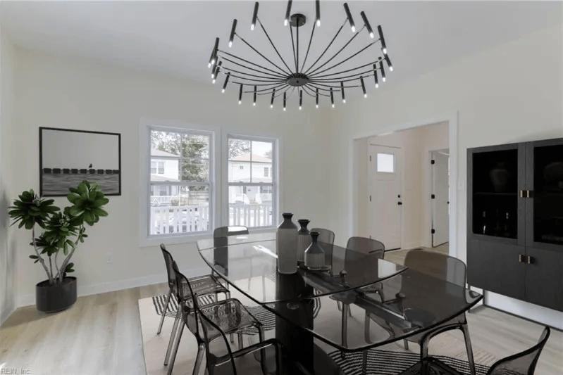 1326 24th St - Photo 4 of 9