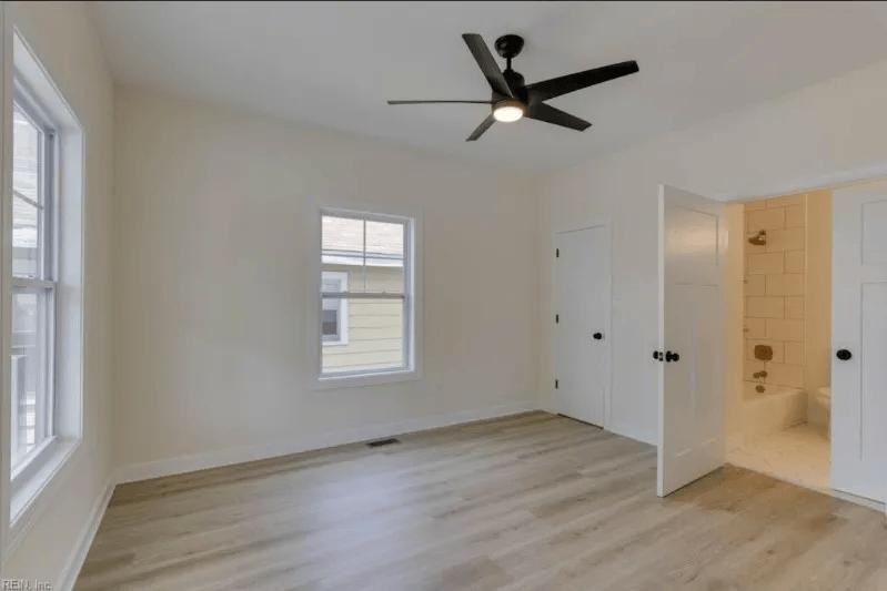 1326 24th St - Photo 6 of 9