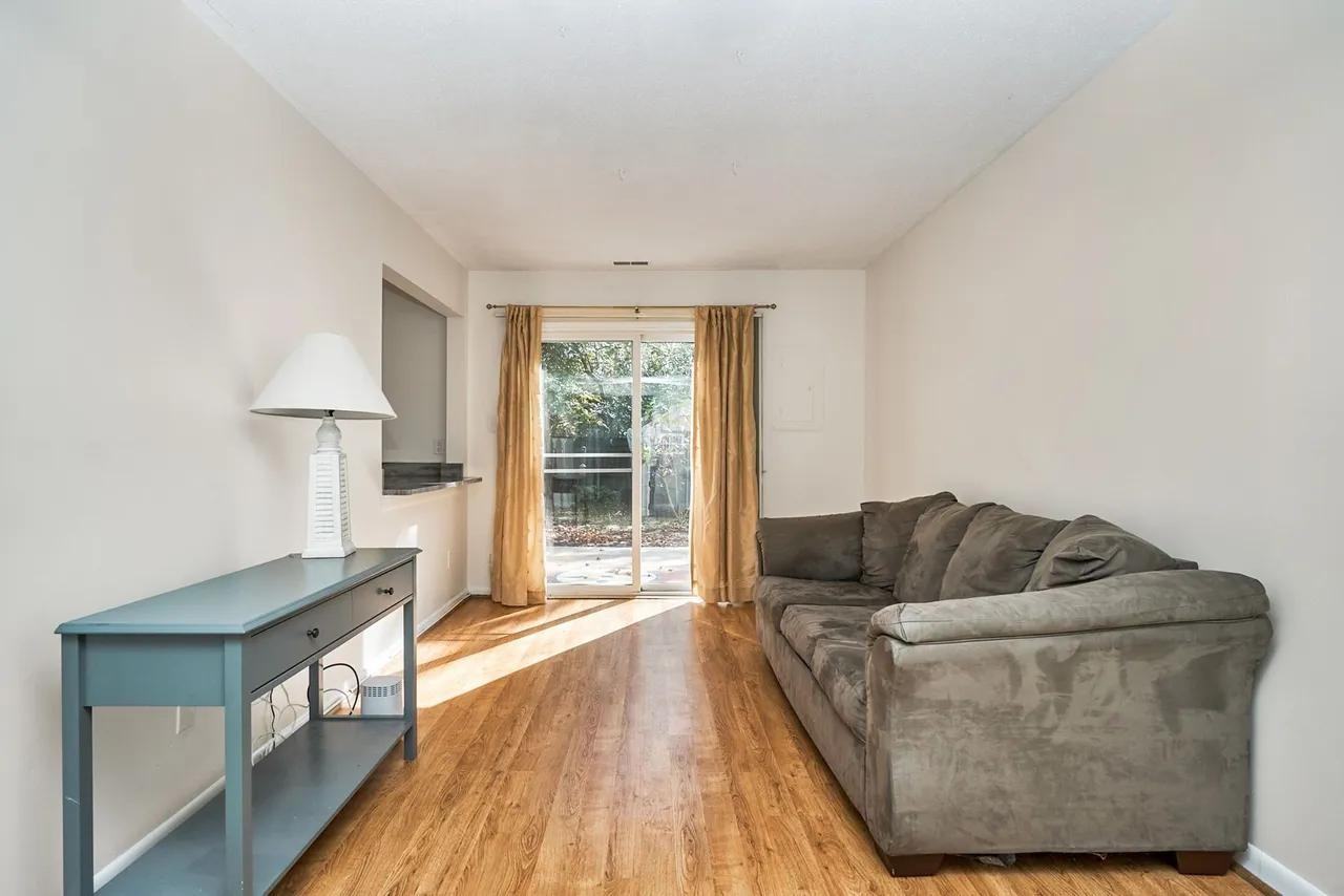 2515 Longleaf Ct - Photo 2 of 4