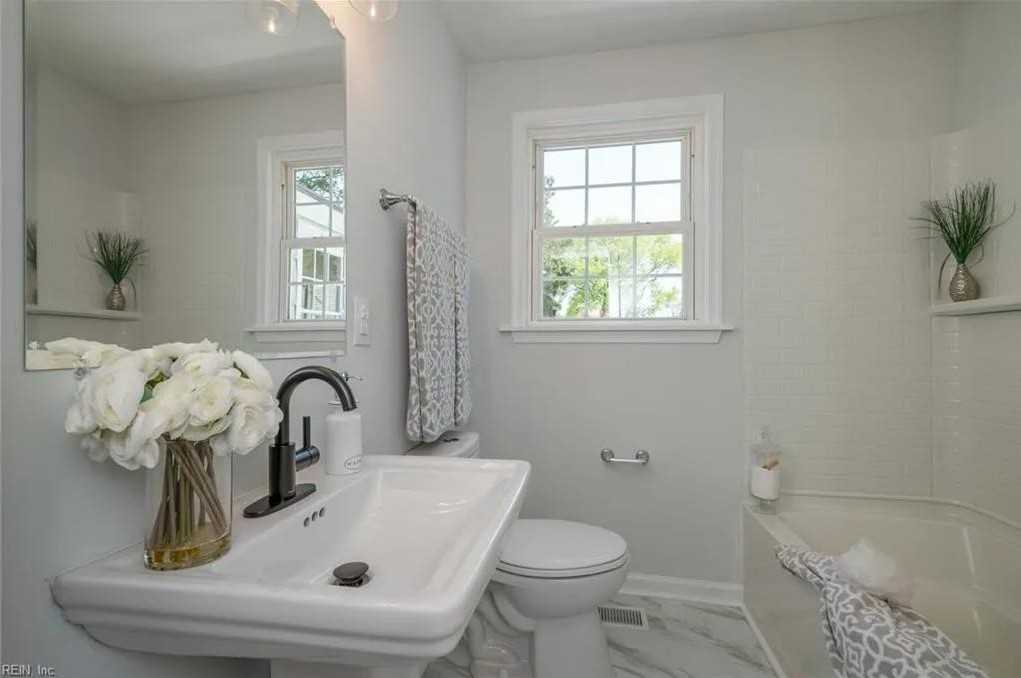 4865 Hampshire Ave - Photo 3 of 10