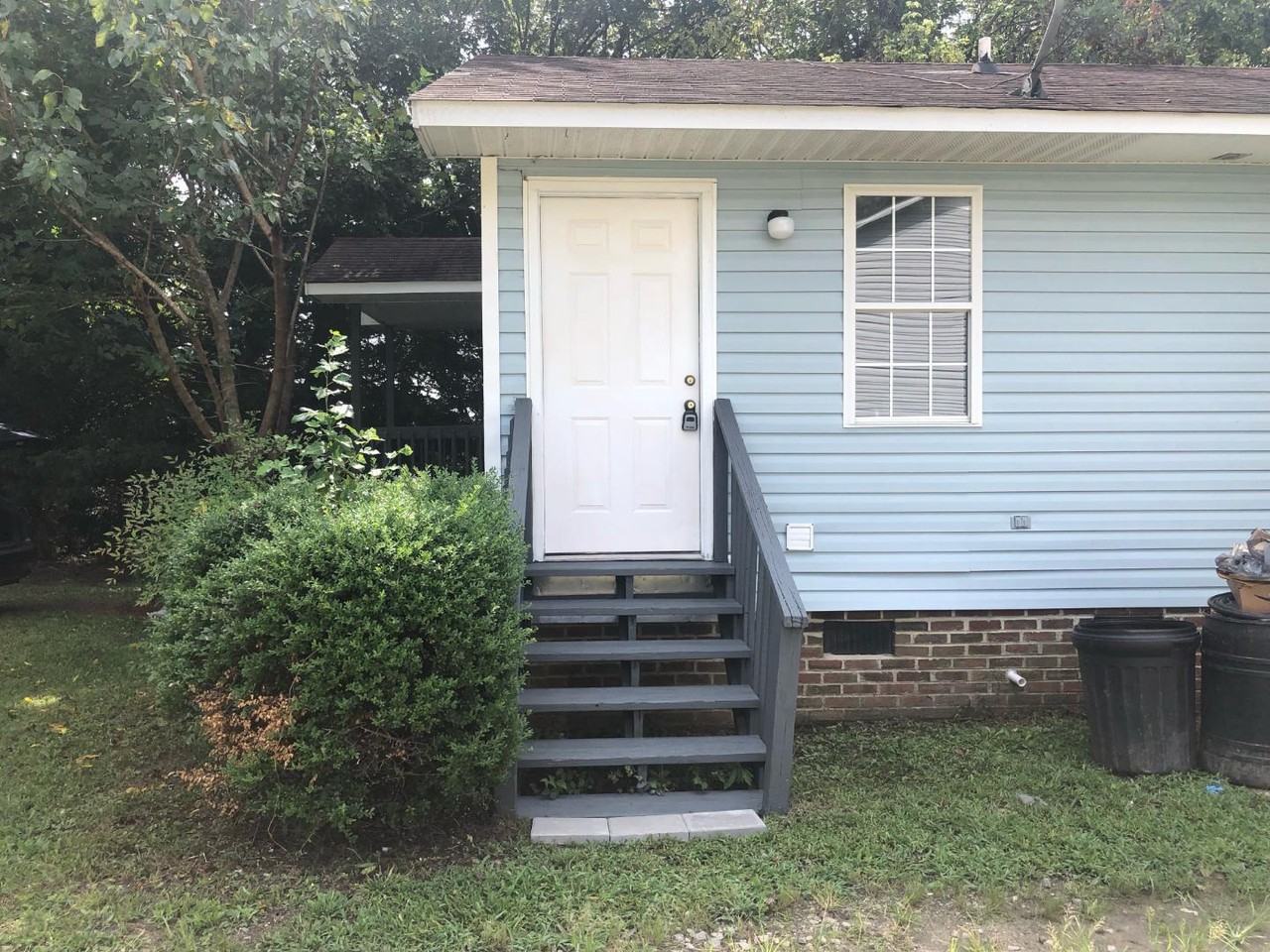 208-210 Dent Ln Duplex - Photo 2 of 10