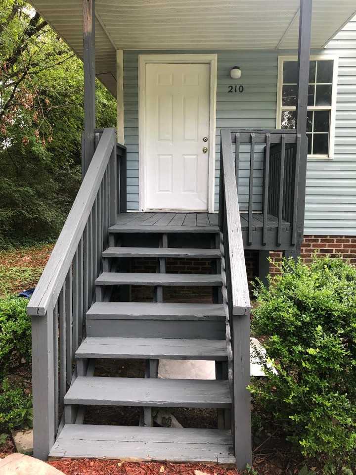 208-210 Dent Ln Duplex - Photo 3 of 10