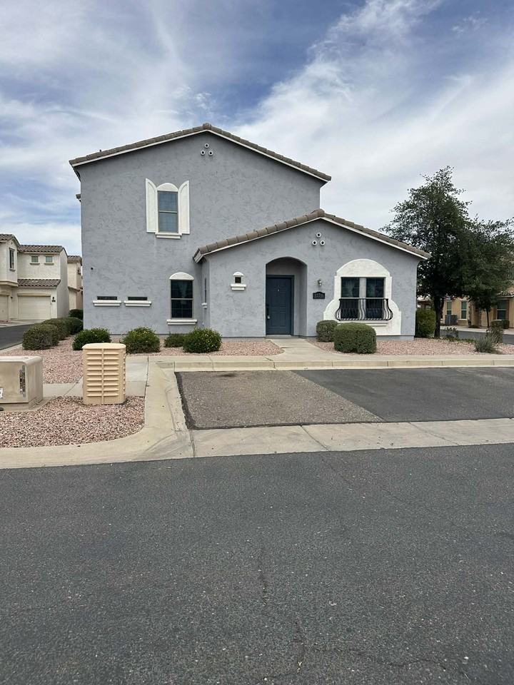 17716 West Mandalay Lane - Photo 2 of 33