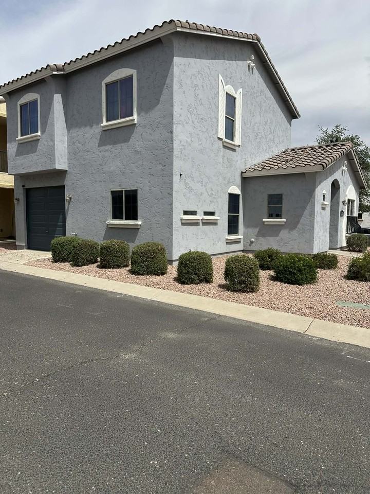 17716 West Mandalay Lane - Photo 4 of 33