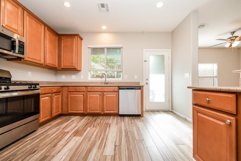 4508 Harbison Canyon Ct - Photo 7 of 17
