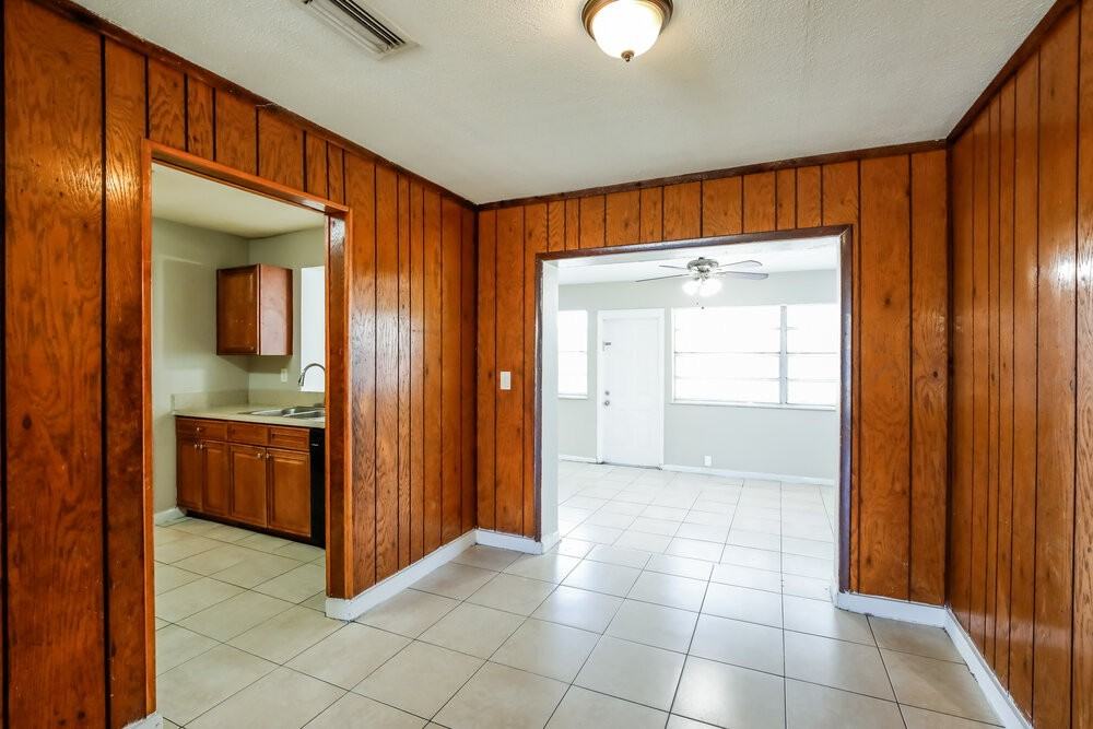 841 Ne 51st Ct - Photo 5 of 16