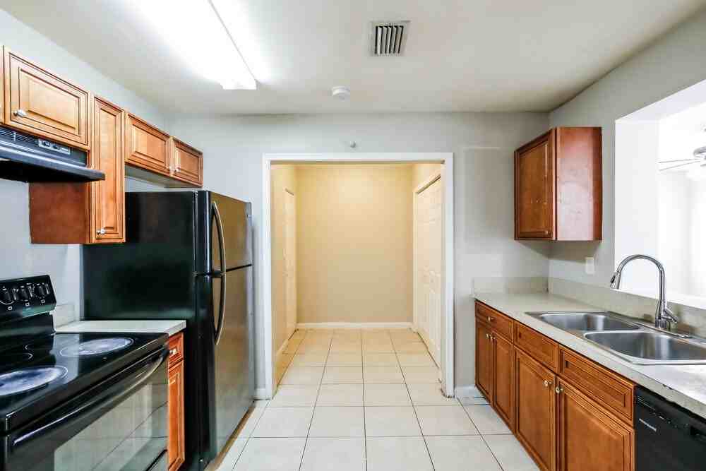 841 Ne 51st Ct - Photo 6 of 16