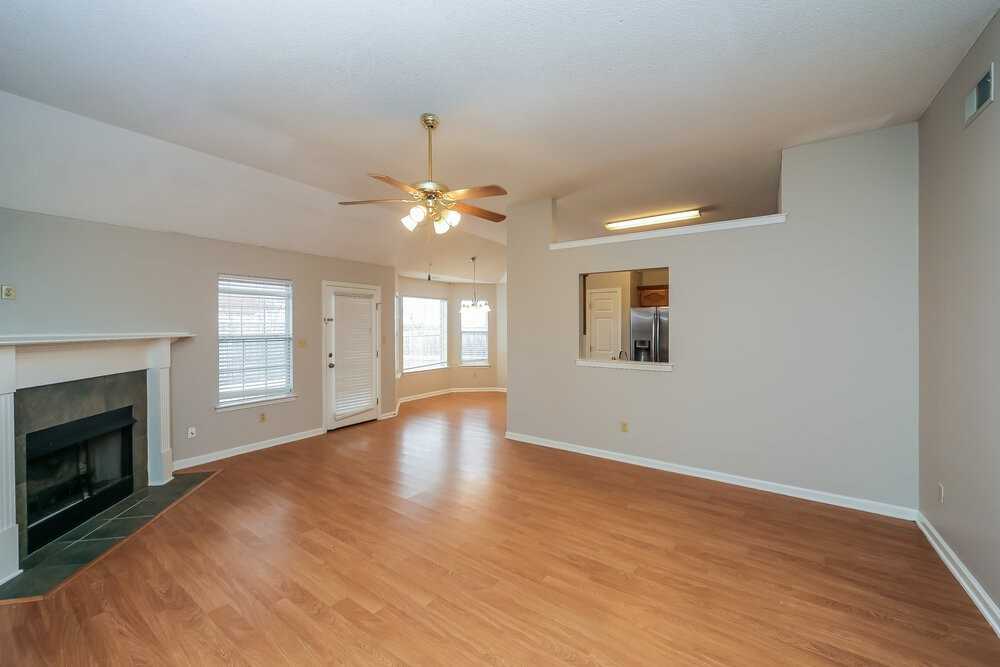 8243 Cross Point Dr - Photo 3 of 16