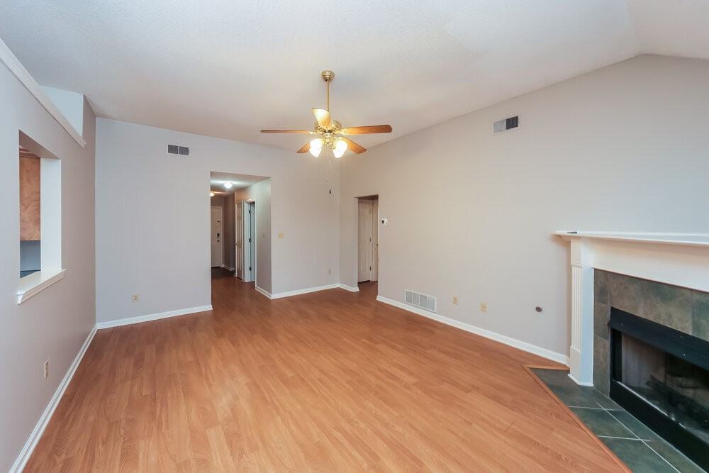 8243 Cross Point Dr - Photo 4 of 16