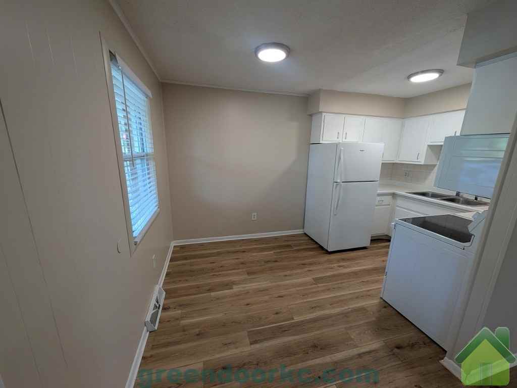 403 Holiday Dr #403 - Photo 4 of 9