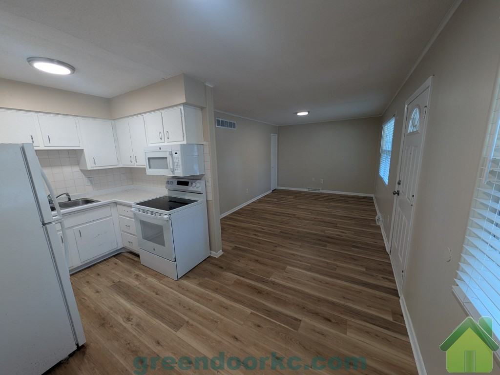 403 Holiday Dr #403 - Photo 5 of 9