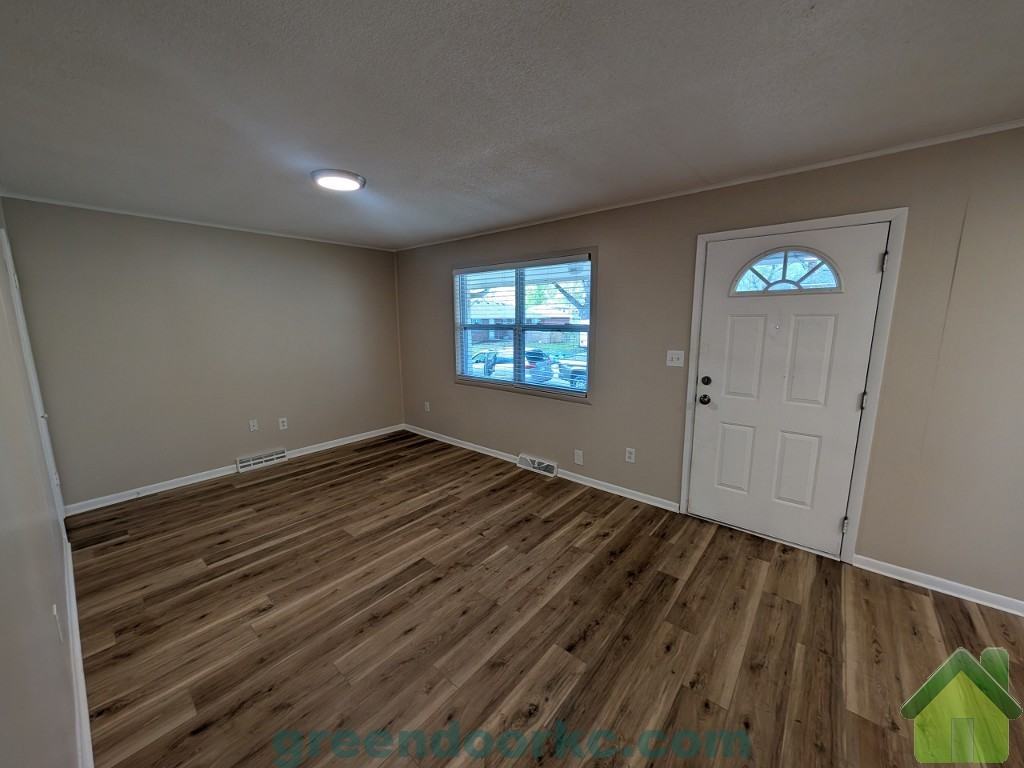 403 Holiday Dr #403 - Photo 6 of 9