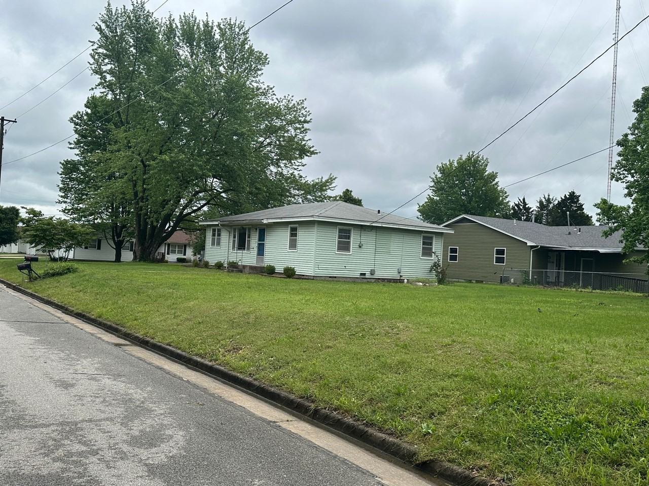 2002 W 11th St - Photo 4 of 22