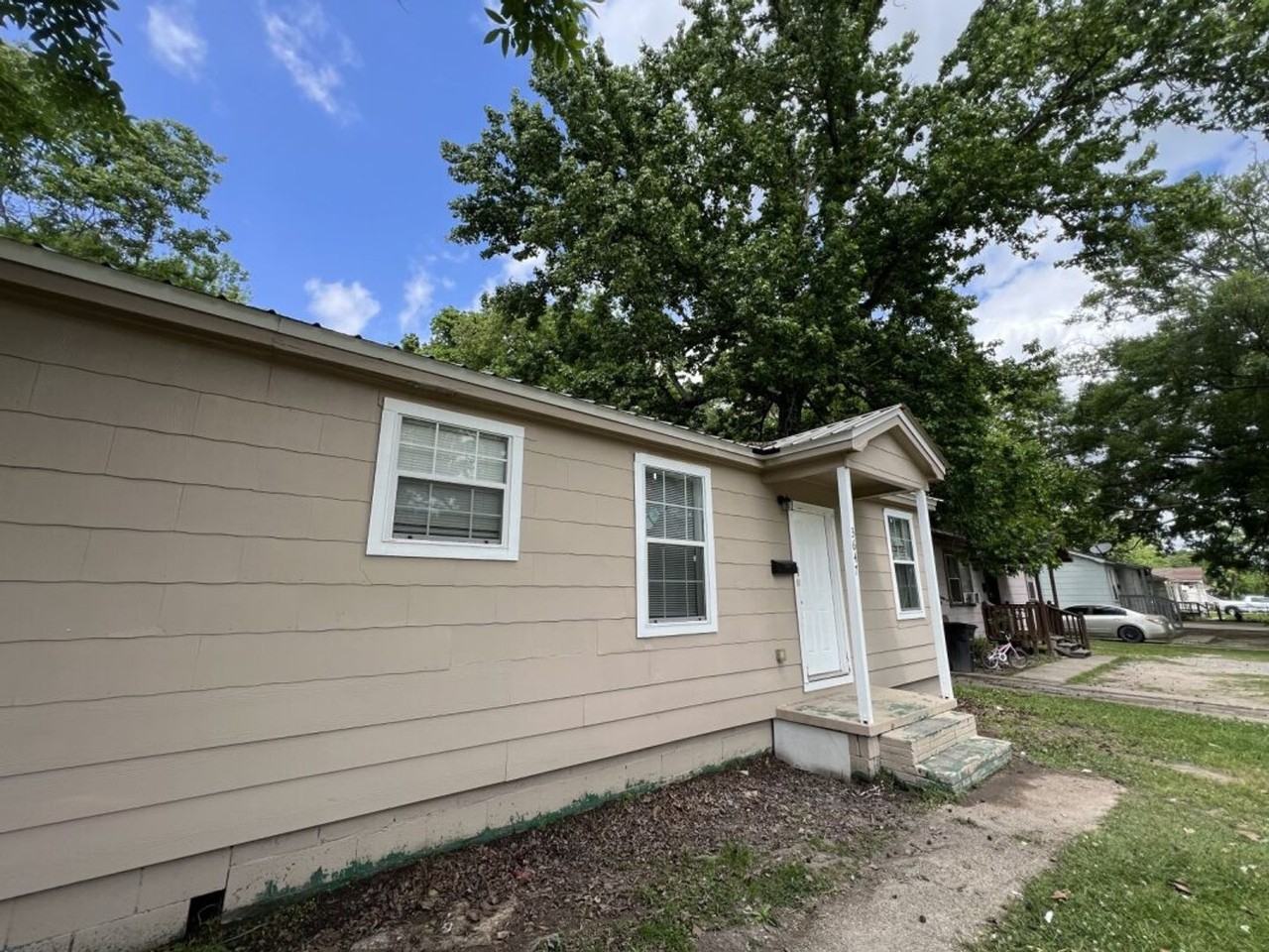 3647 Mission Dr - Photo 2 of 19