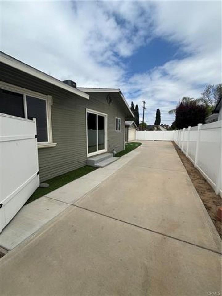 3751 Briscoe St - Photo 3 of 16