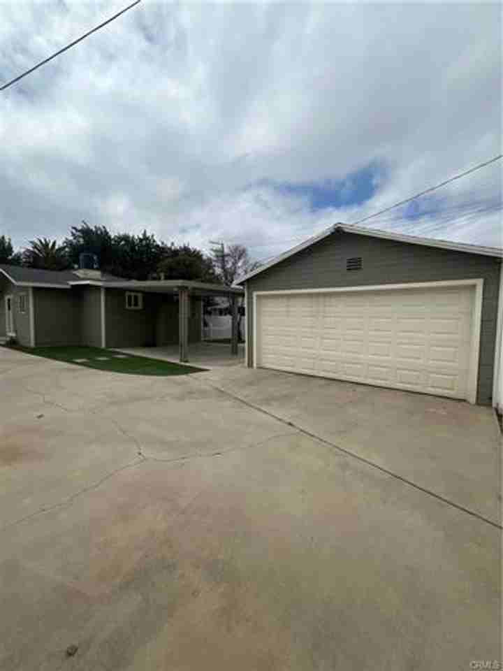 3751 Briscoe St - Photo 4 of 16