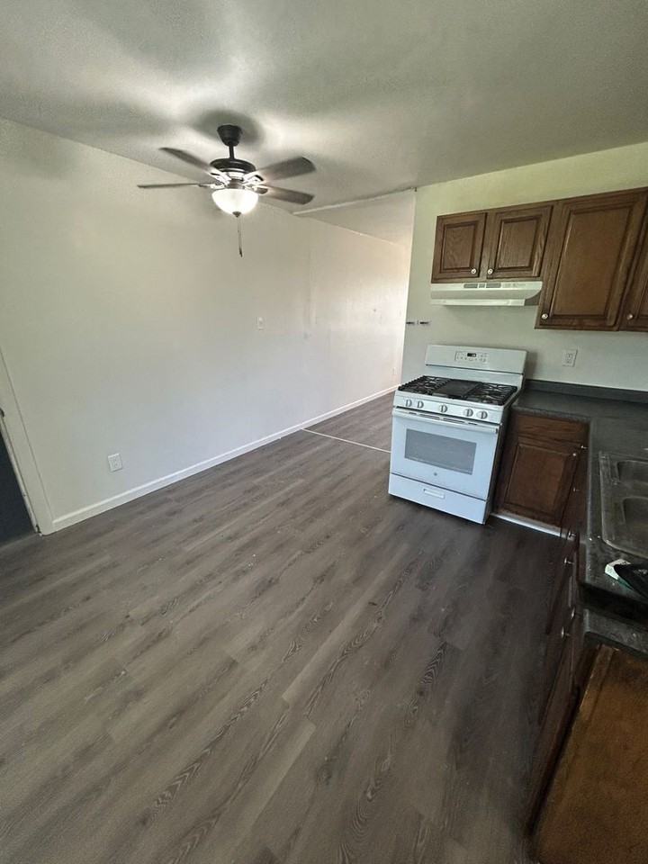 1162 Smith St - Photo 2 of 7