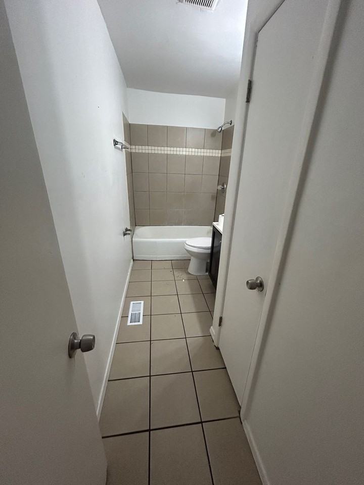 1162 Smith St - Photo 3 of 7