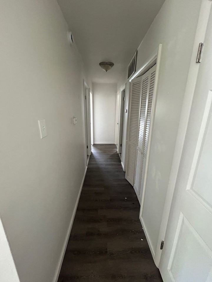 1162 Smith St - Photo 4 of 7