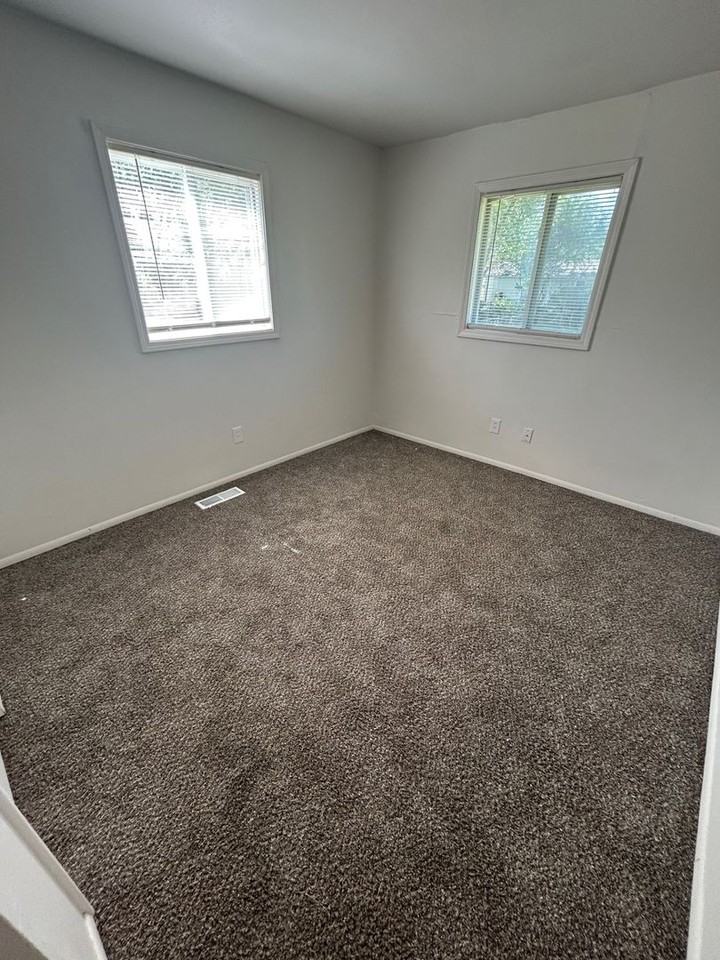 1162 Smith St - Photo 7 of 7