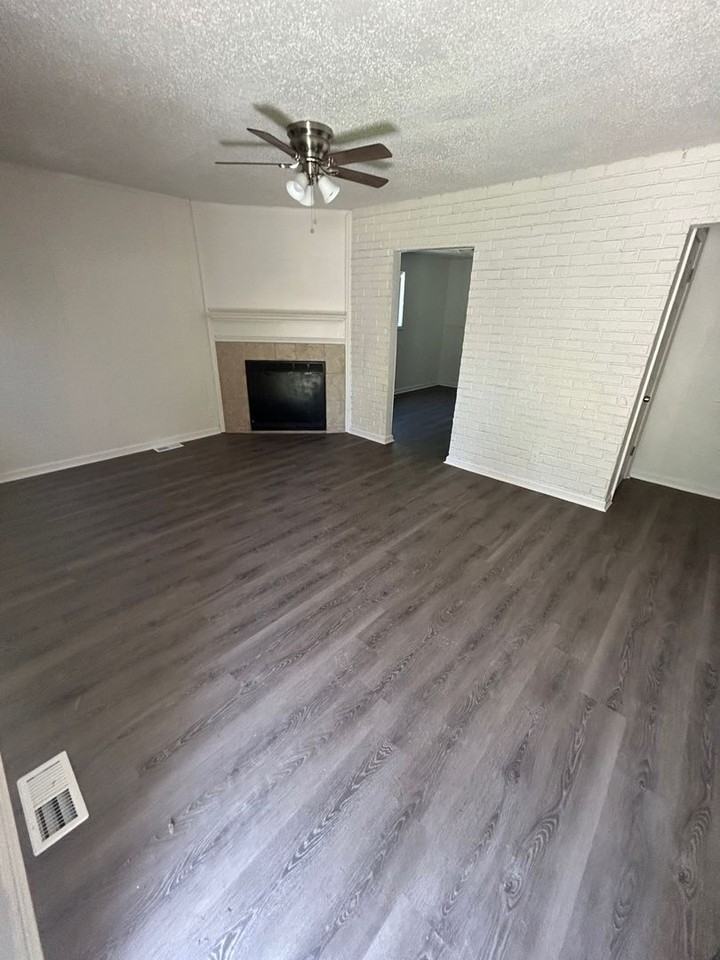 1405 Williams St - Photo 4 of 10