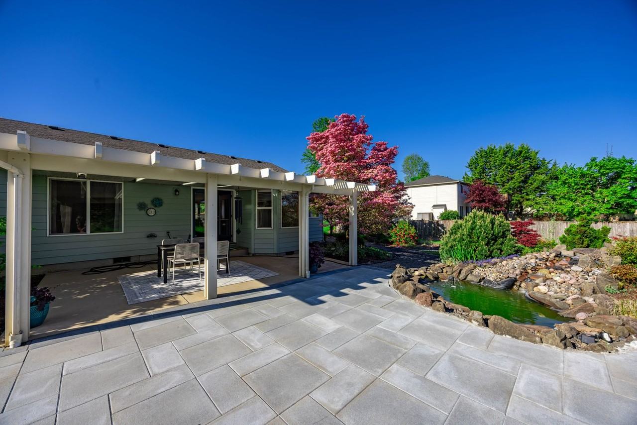 11014 Ne 197th St - Photo 2 of 34