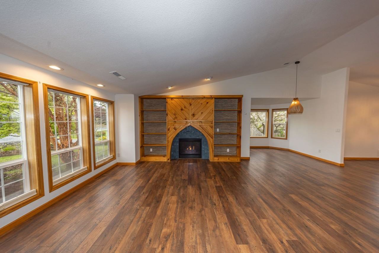 11014 Ne 197th St - Photo 6 of 34