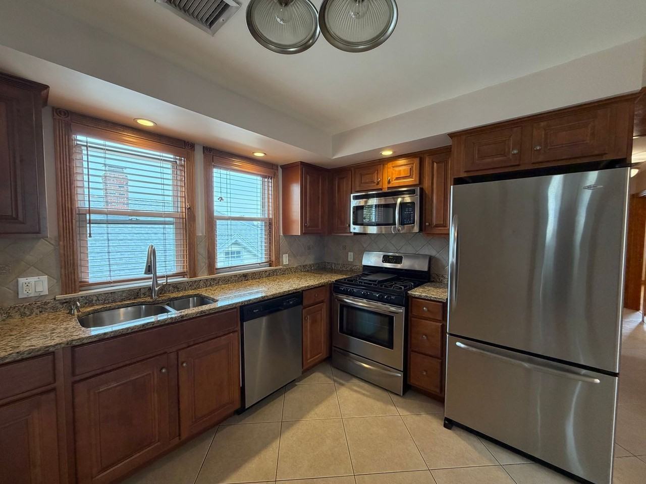 35 John St - Photo 4 of 22