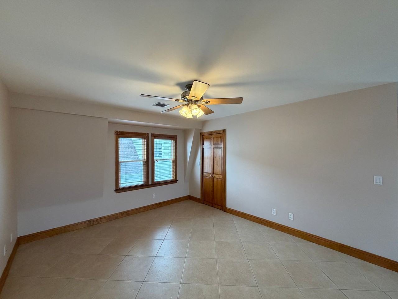 35 John St - Photo 7 of 22