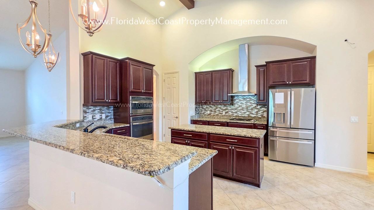 724 Rosemary Cir - Photo 6 of 46