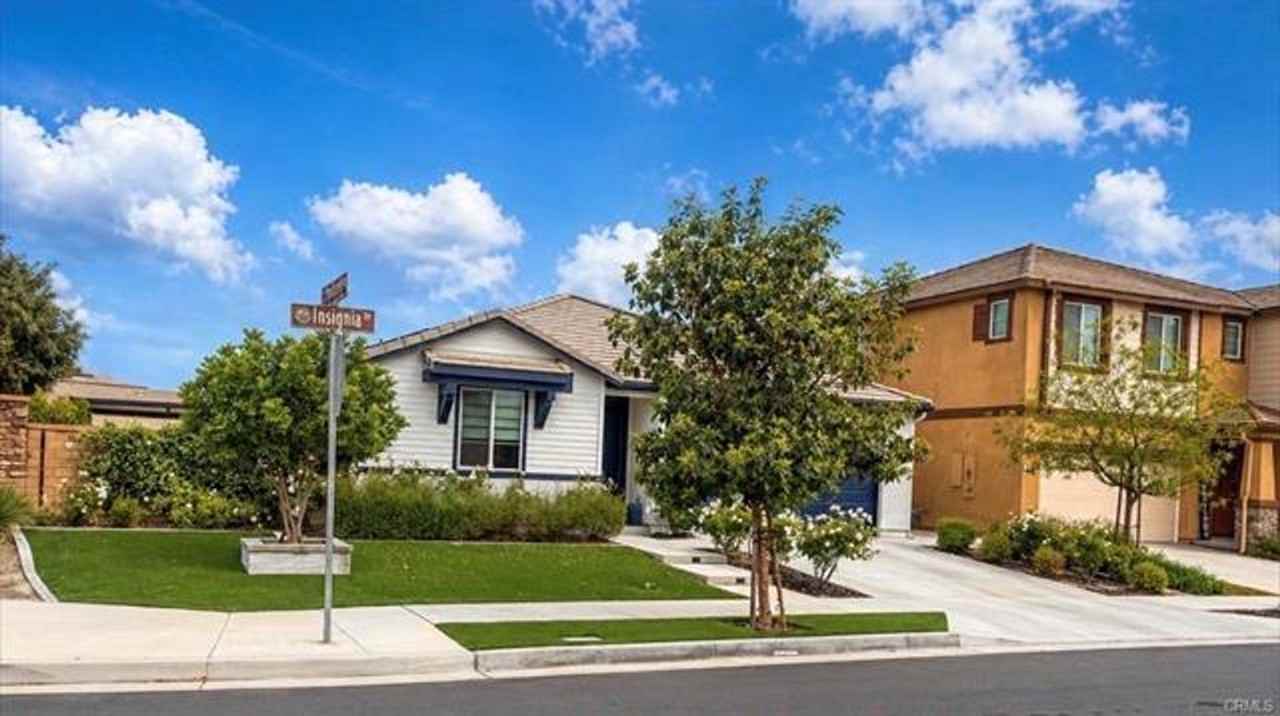 24347 Insignia Dr - Photo 4 of 12