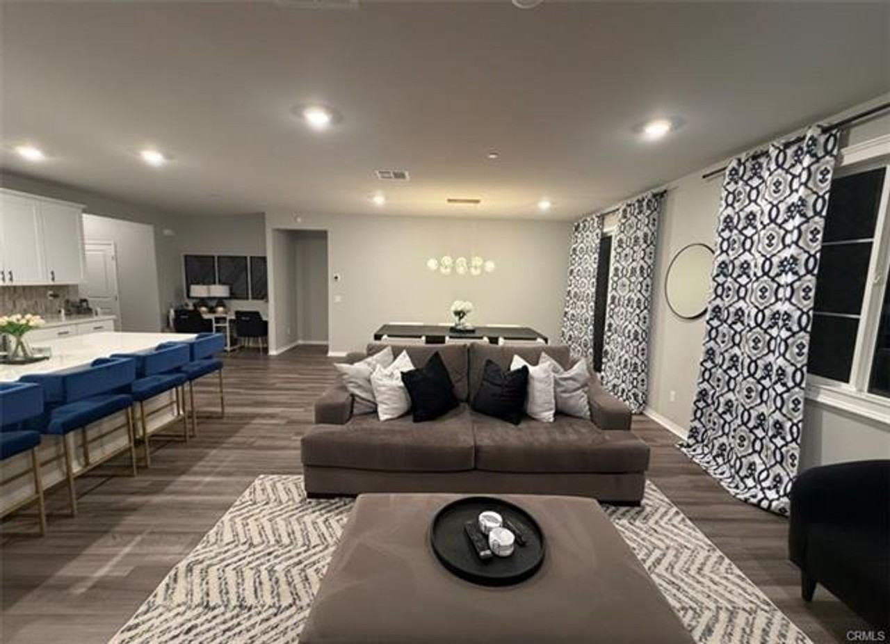 24347 Insignia Dr - Photo 7 of 12