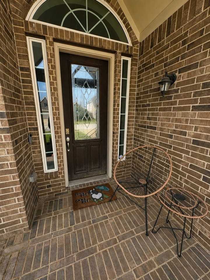 221 Ashley Way - Photo 3 of 27