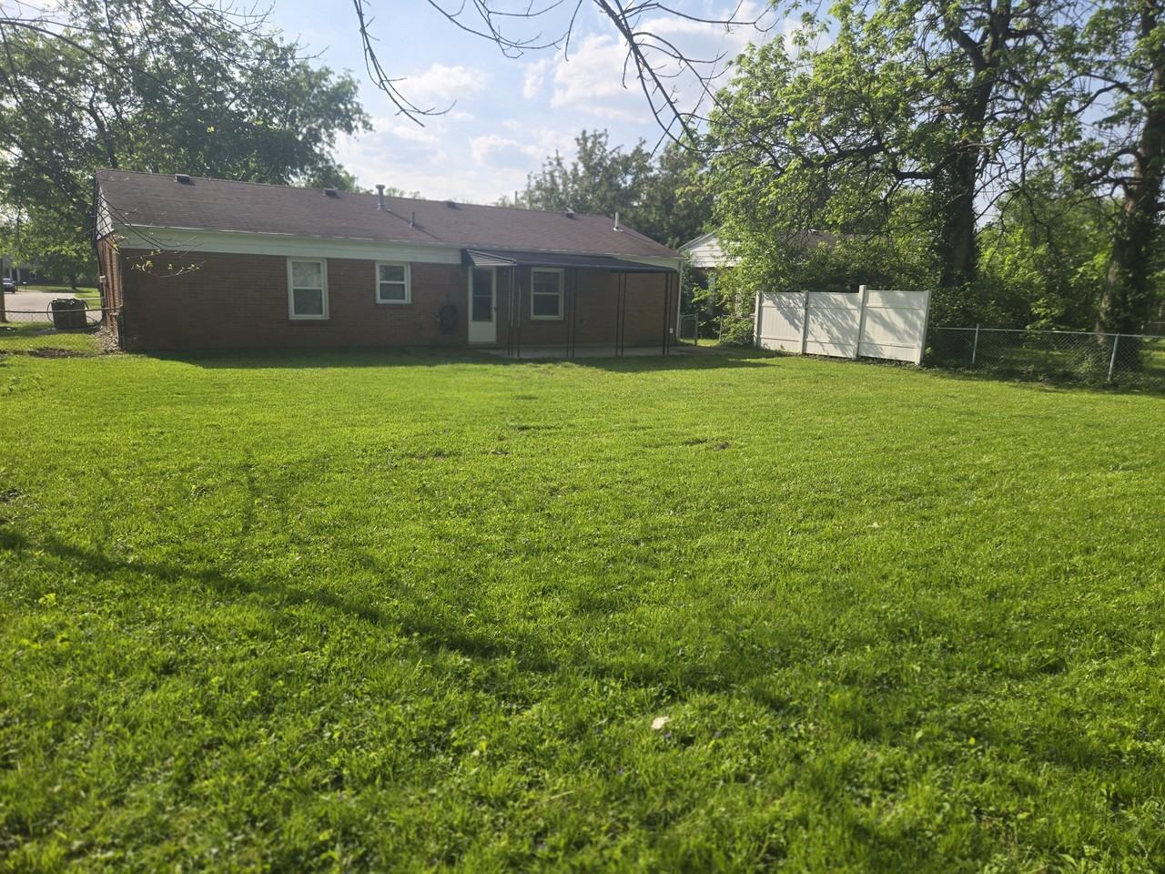 996 Brookcrest Dr #1 - Photo 2 of 12