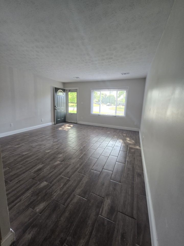 996 Brookcrest Dr #1 - Photo 3 of 12