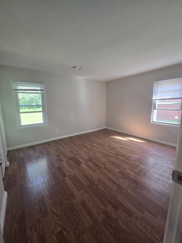 996 Brookcrest Dr #1 - Photo 5 of 12