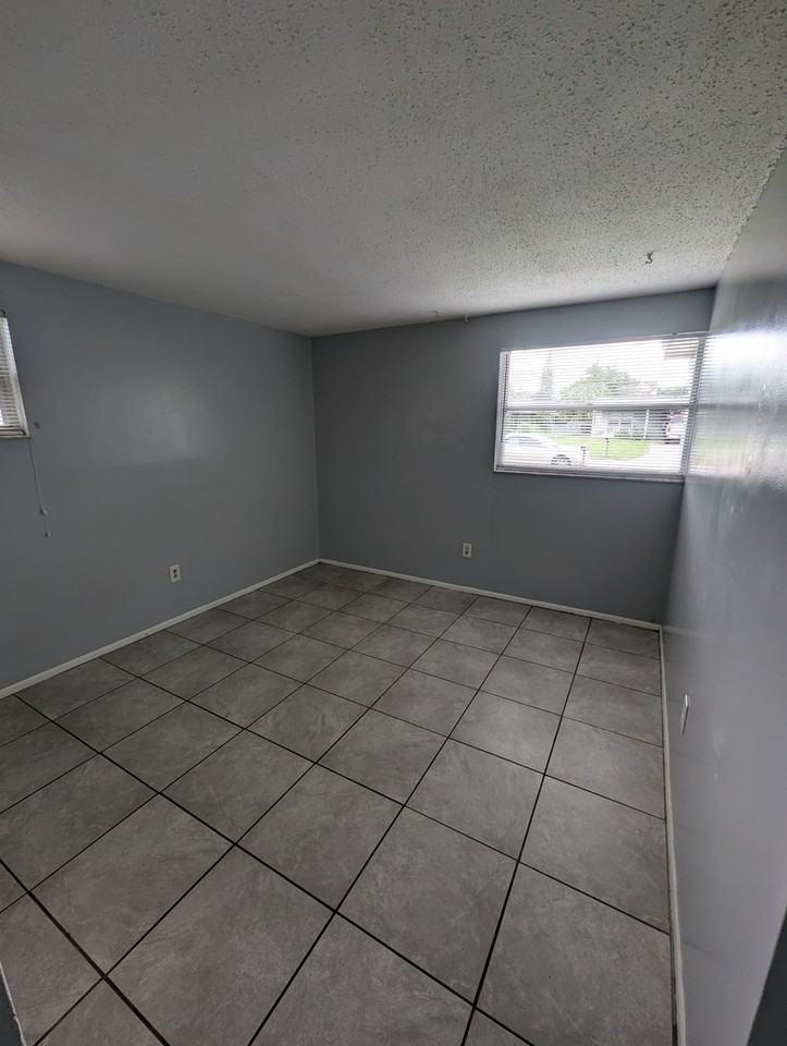 4906A 21st St W #4906A - Photo 6 of 33