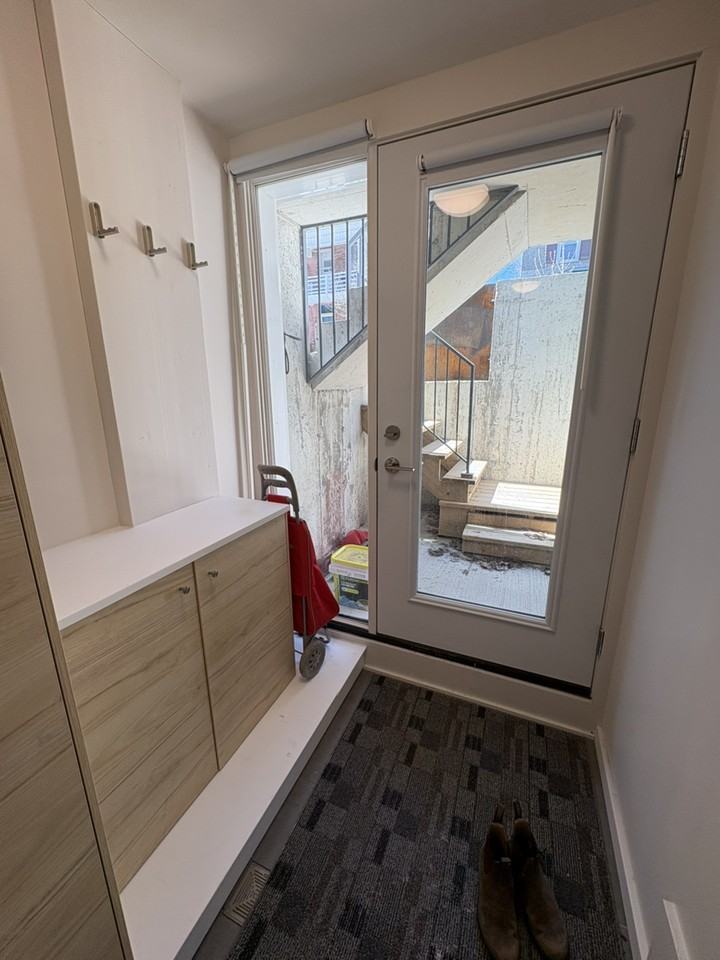 43 Stirling Ave - Photo 3 of 10