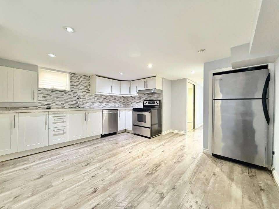 8 Hatherley Road - Photo 2 of 5