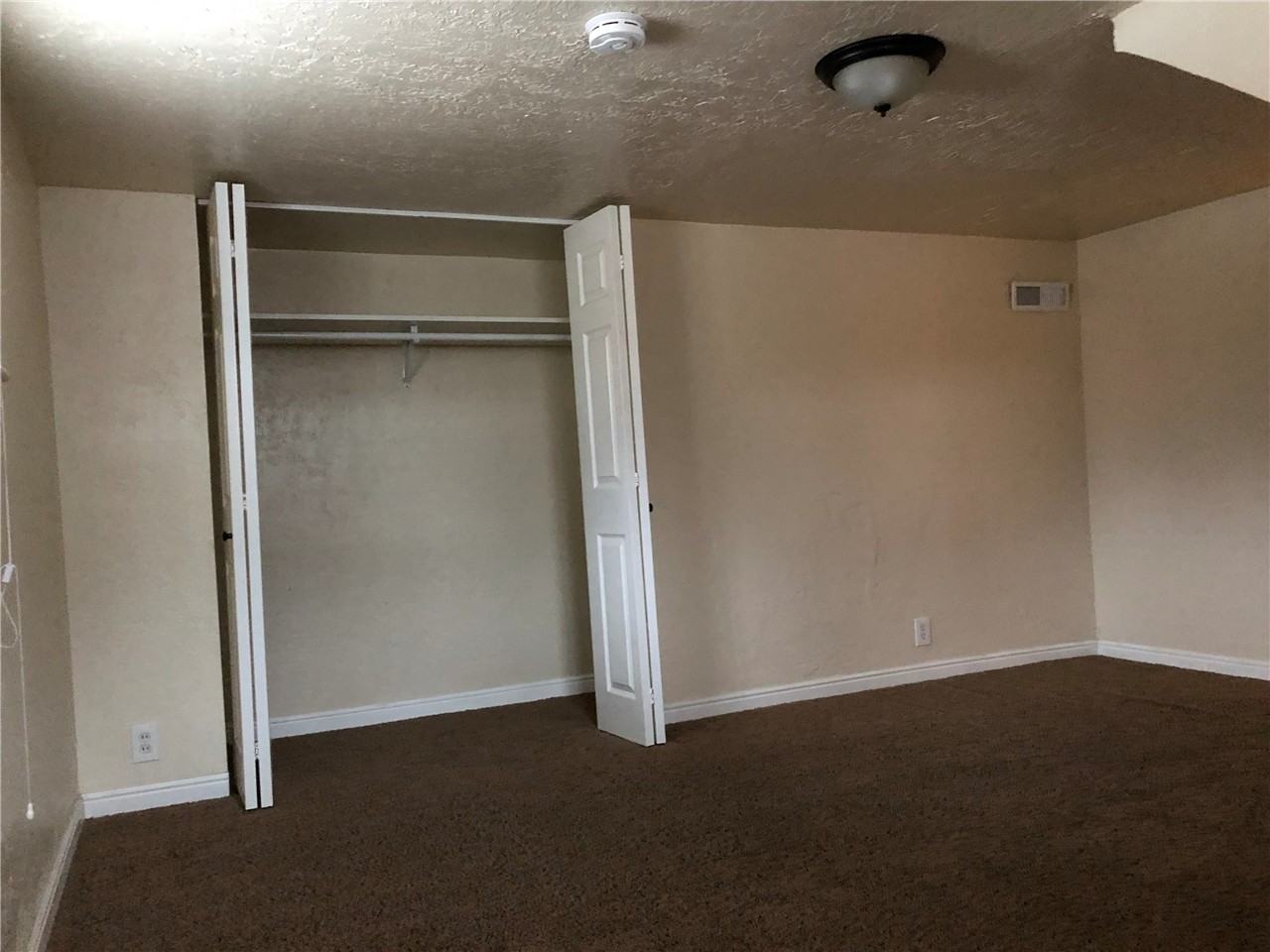 210 E Truman Ave - Photo 4 of 12