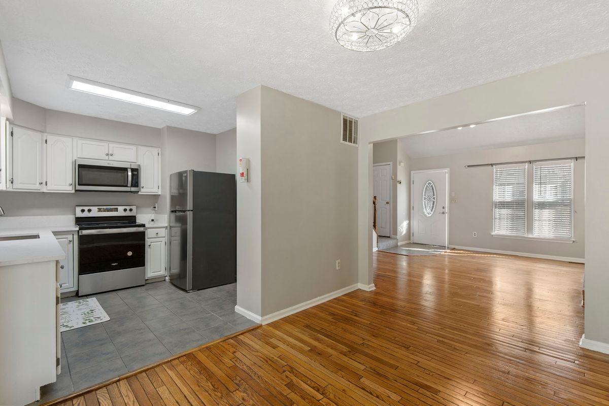 3184 Ebbtide Dr - Photo 2 of 3