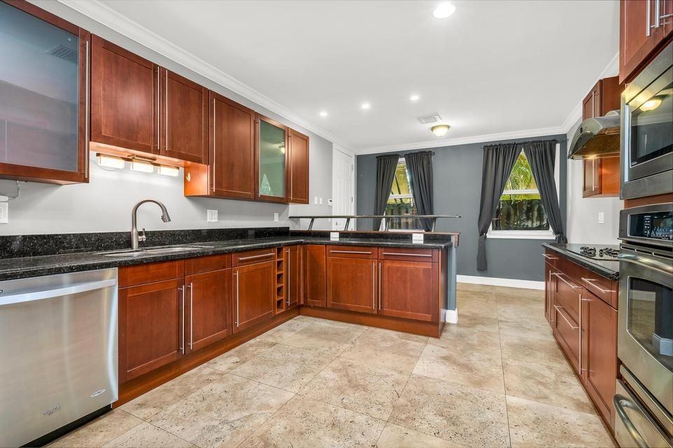 486 Sw 5th St